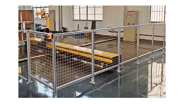 鋁型材圍欄的哪些特點使其適用于工業環境？